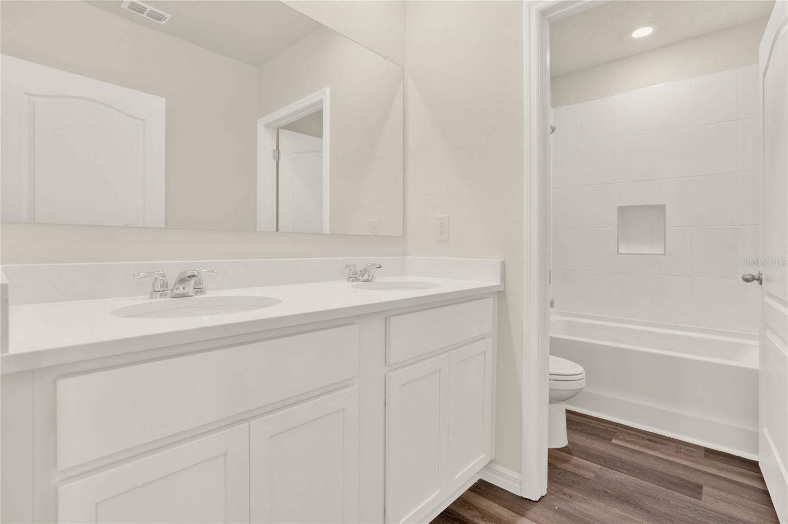 Image 21 of 29 For 5135 Marshelder Street