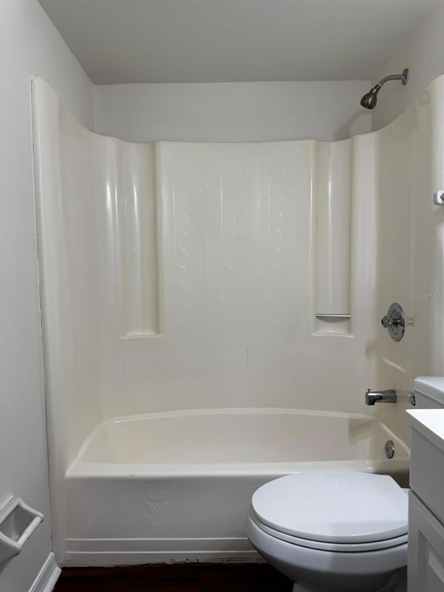 Image 18 of 22 For 14 Windtree Lane 203