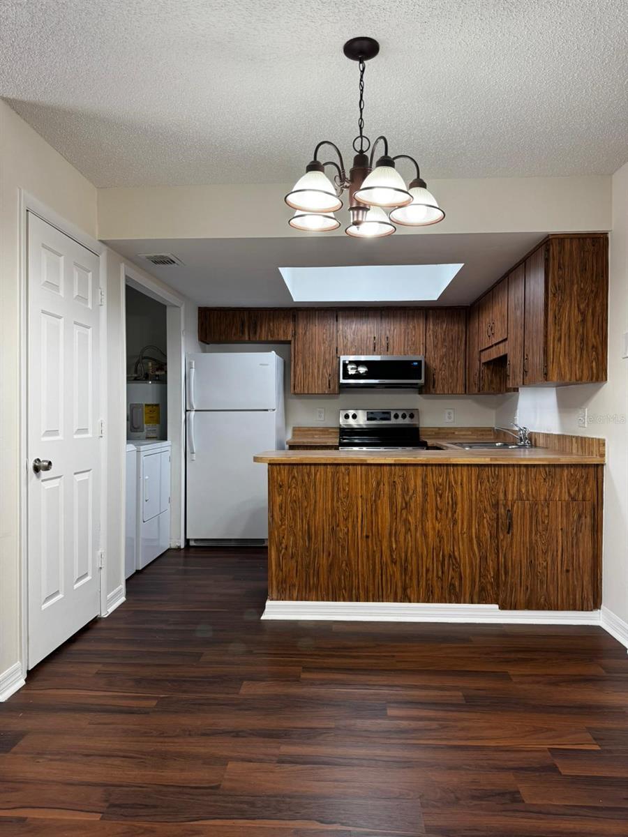 Image 5 of 22 For 14 Windtree Lane 203