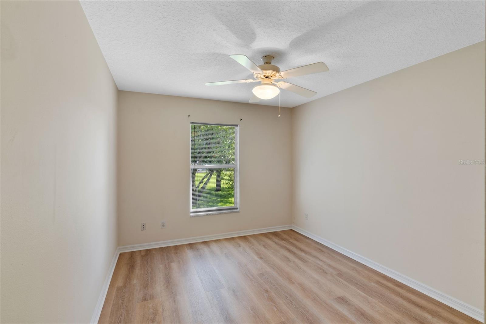 Image 17 of 21 For 26908 Honeymoon Avenue