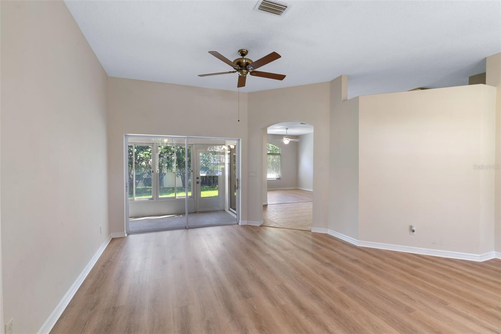 Image 3 of 21 For 26908 Honeymoon Avenue