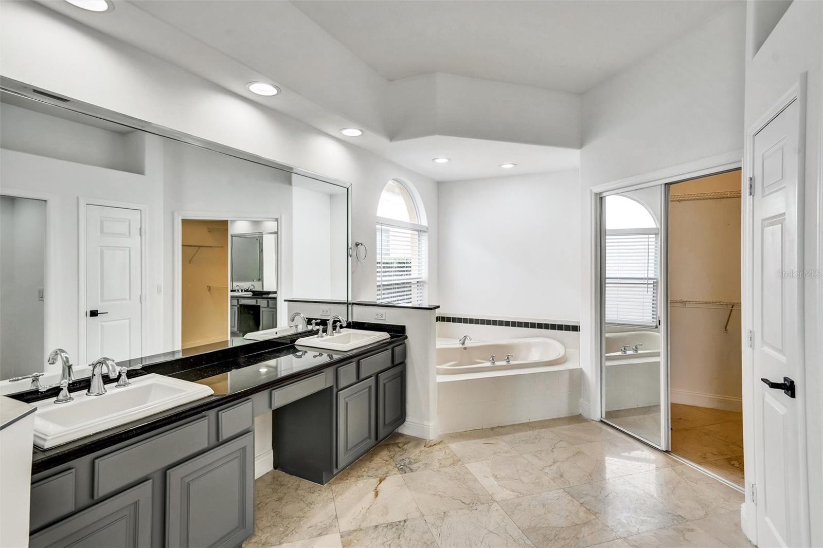 Image 17 of 35 For 8412 Saint Marino Boulevard