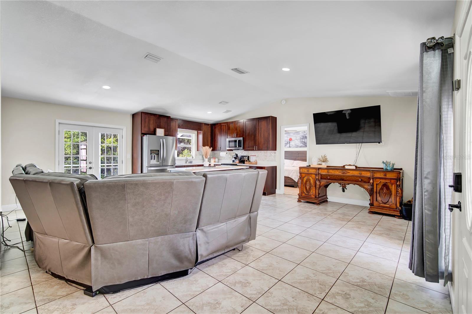 Image 7 of 21 For 443 Magpie Court