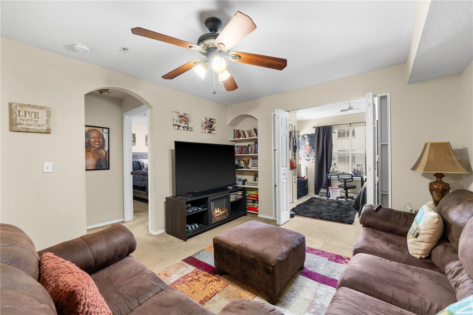 Image 10 of 22 For 829 Camargo Way 211