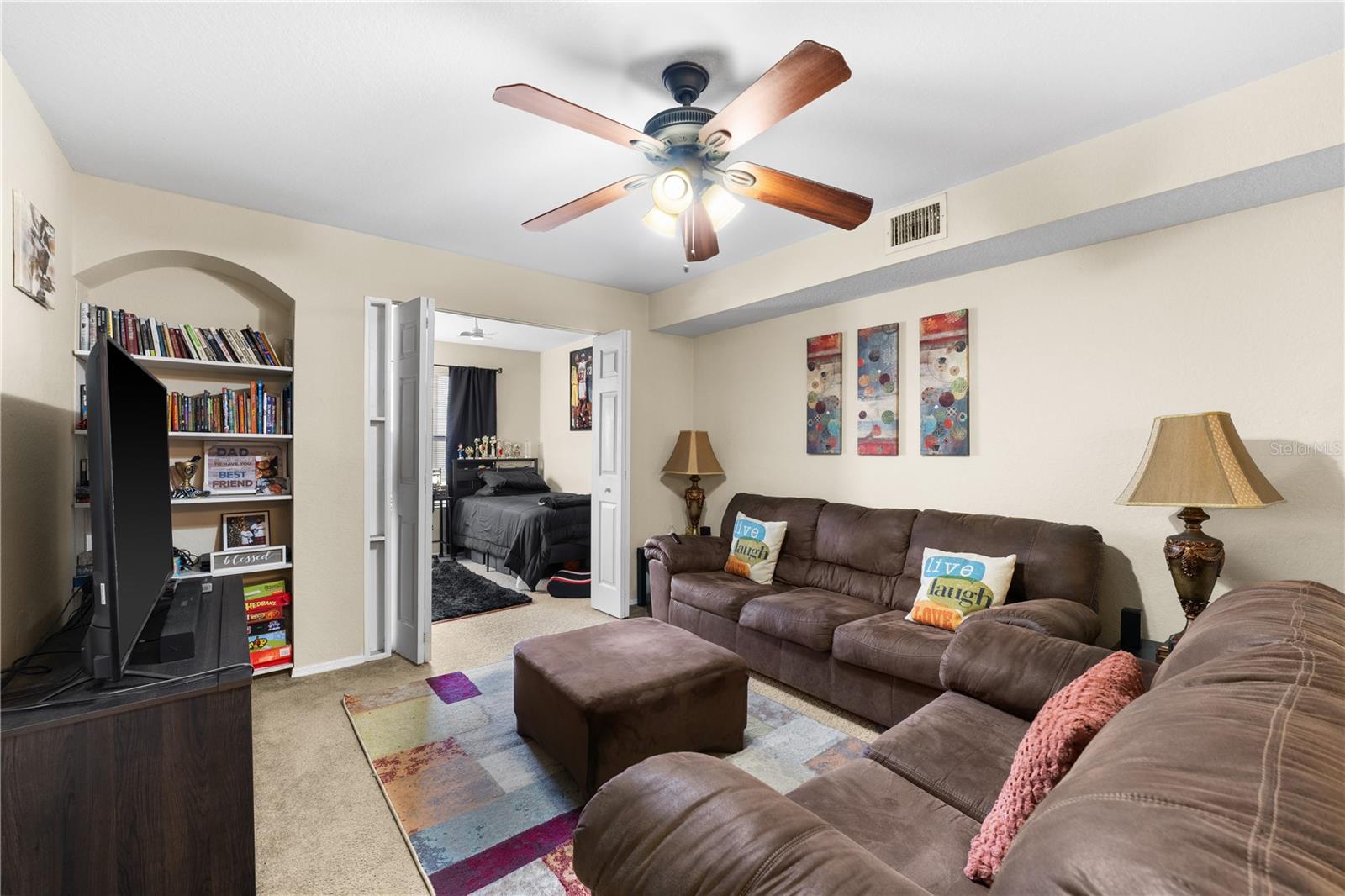Image 11 of 22 For 829 Camargo Way 211