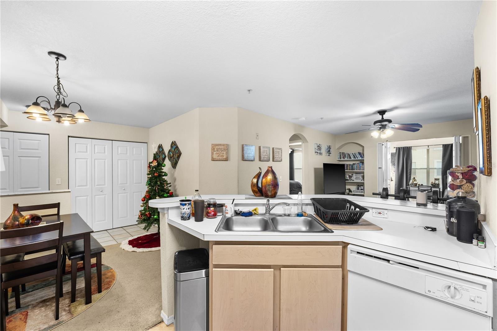 Image 13 of 22 For 829 Camargo Way 211