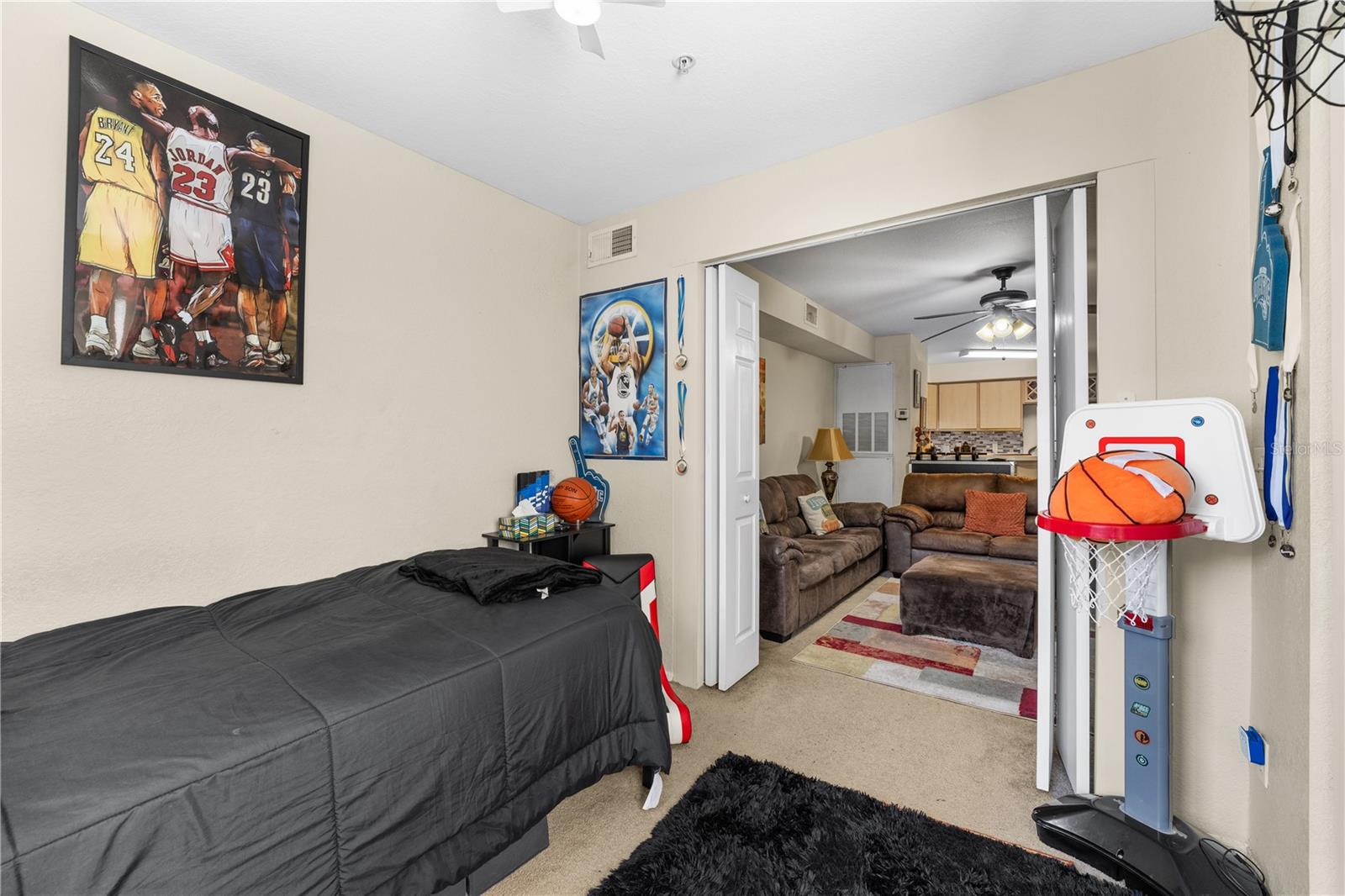 Image 18 of 22 For 829 Camargo Way 211