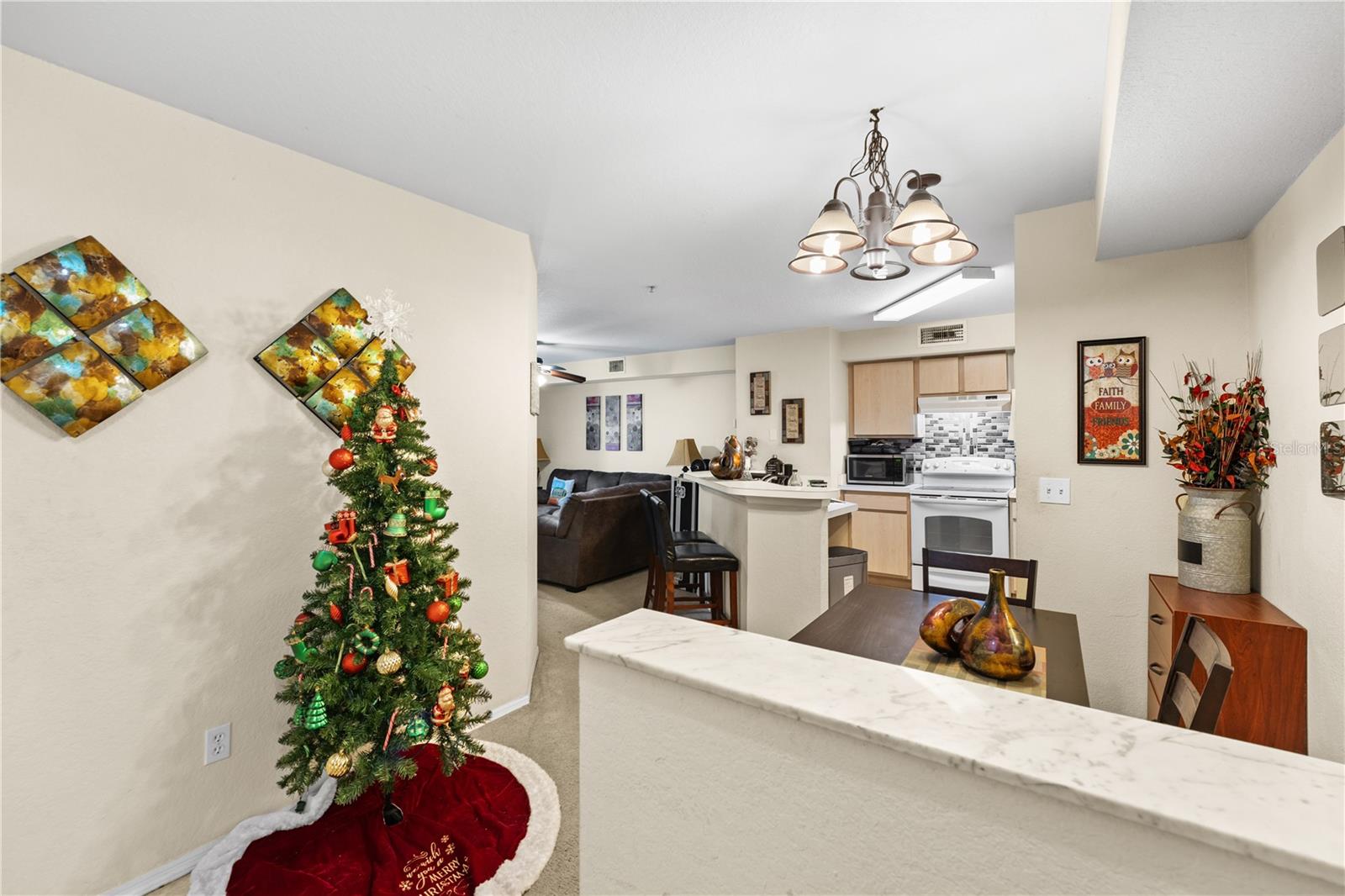 Image 21 of 22 For 829 Camargo Way 211