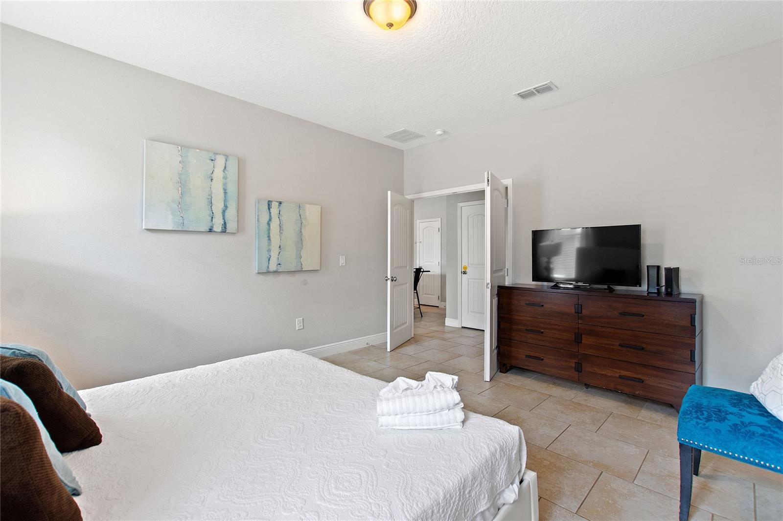 Image 18 of 52 For 5368 Oakbourne Avenue
