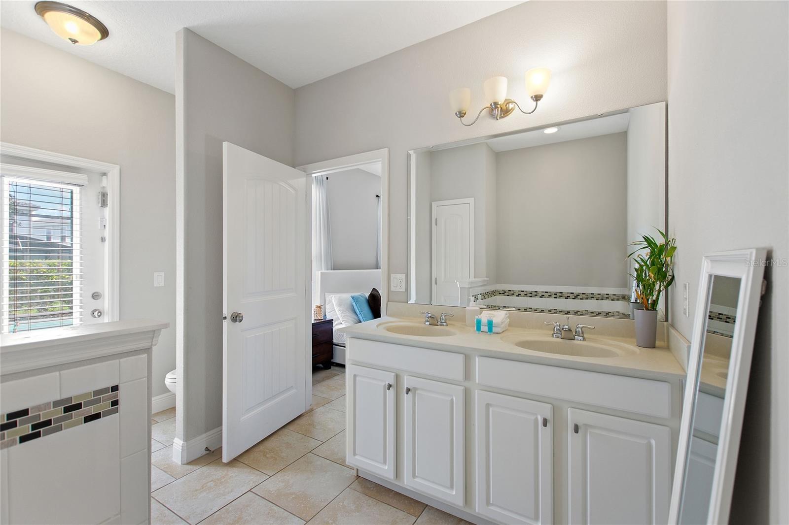 Image 20 of 52 For 5368 Oakbourne Avenue