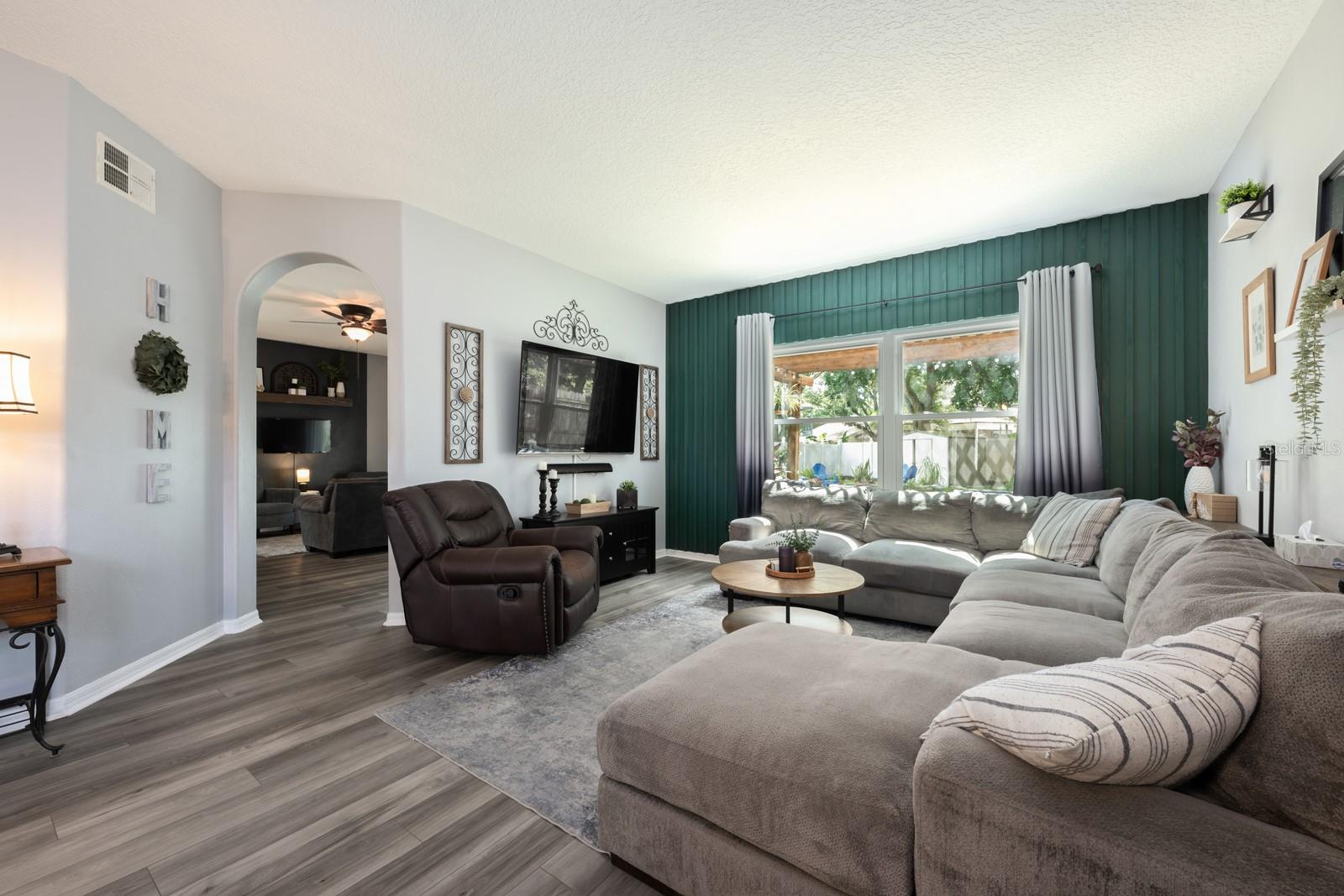 Image 5 of 28 For 415 Eastbridge Drive