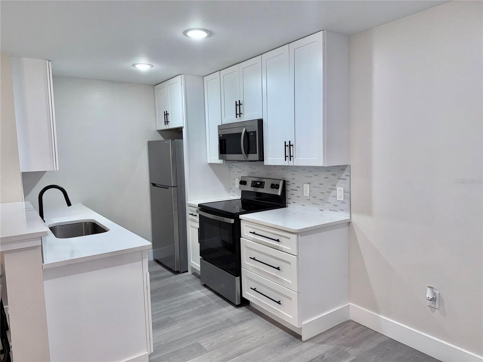 Image 3 of 17 For 2592 Grassy Point Drive 106