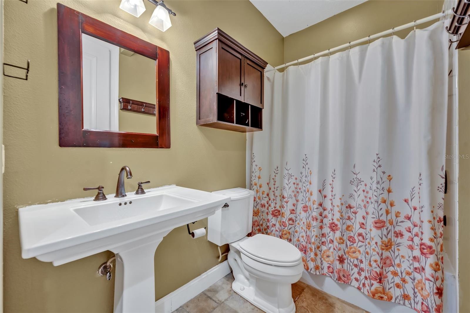 Image 16 of 31 For 419 Whitcomb Drive