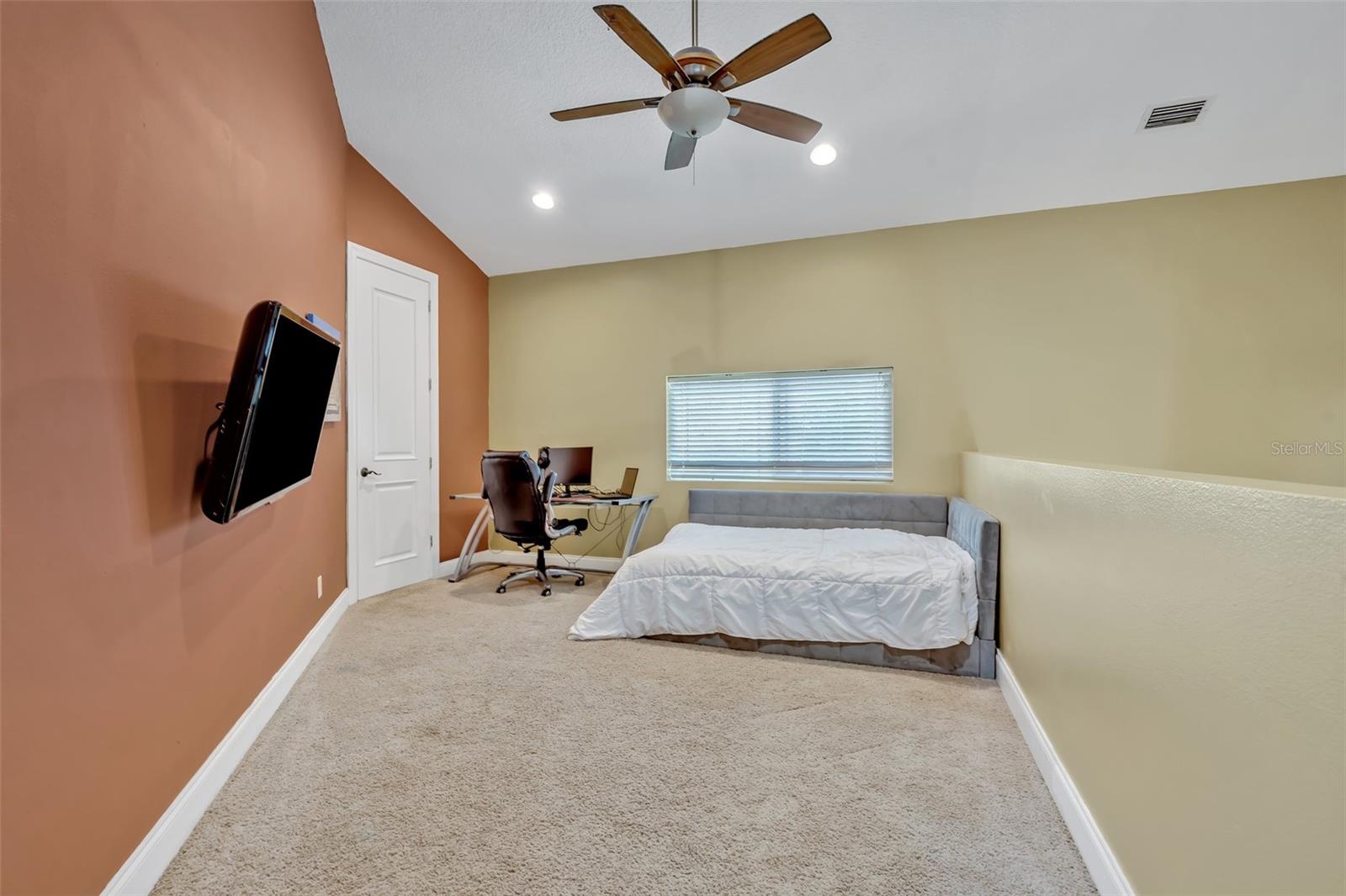 Image 19 of 31 For 419 Whitcomb Drive