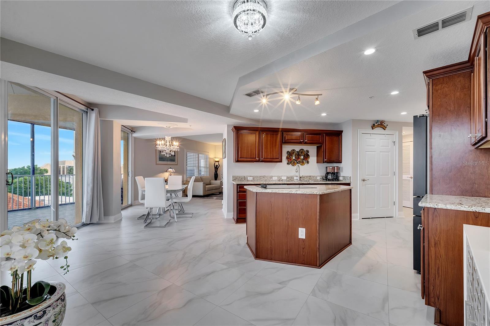 Image 15 of 34 For 225 Seminole Boulevard 409