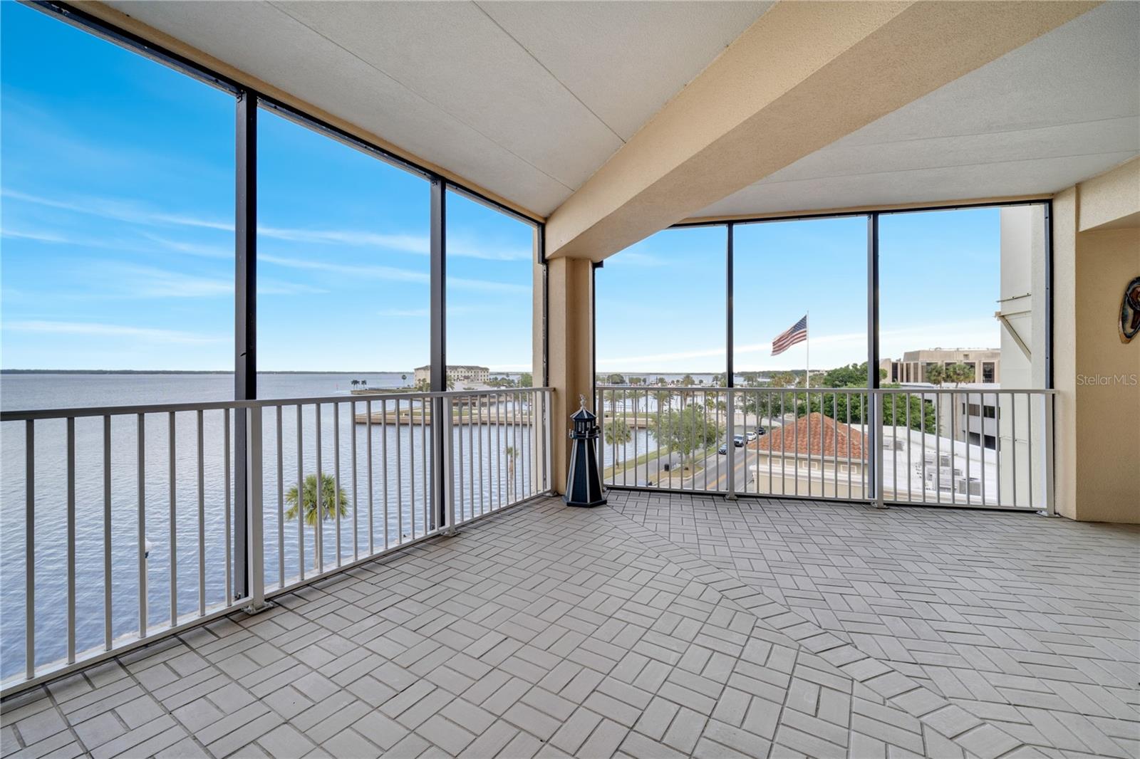 Image 2 of 34 For 225 Seminole Boulevard 409