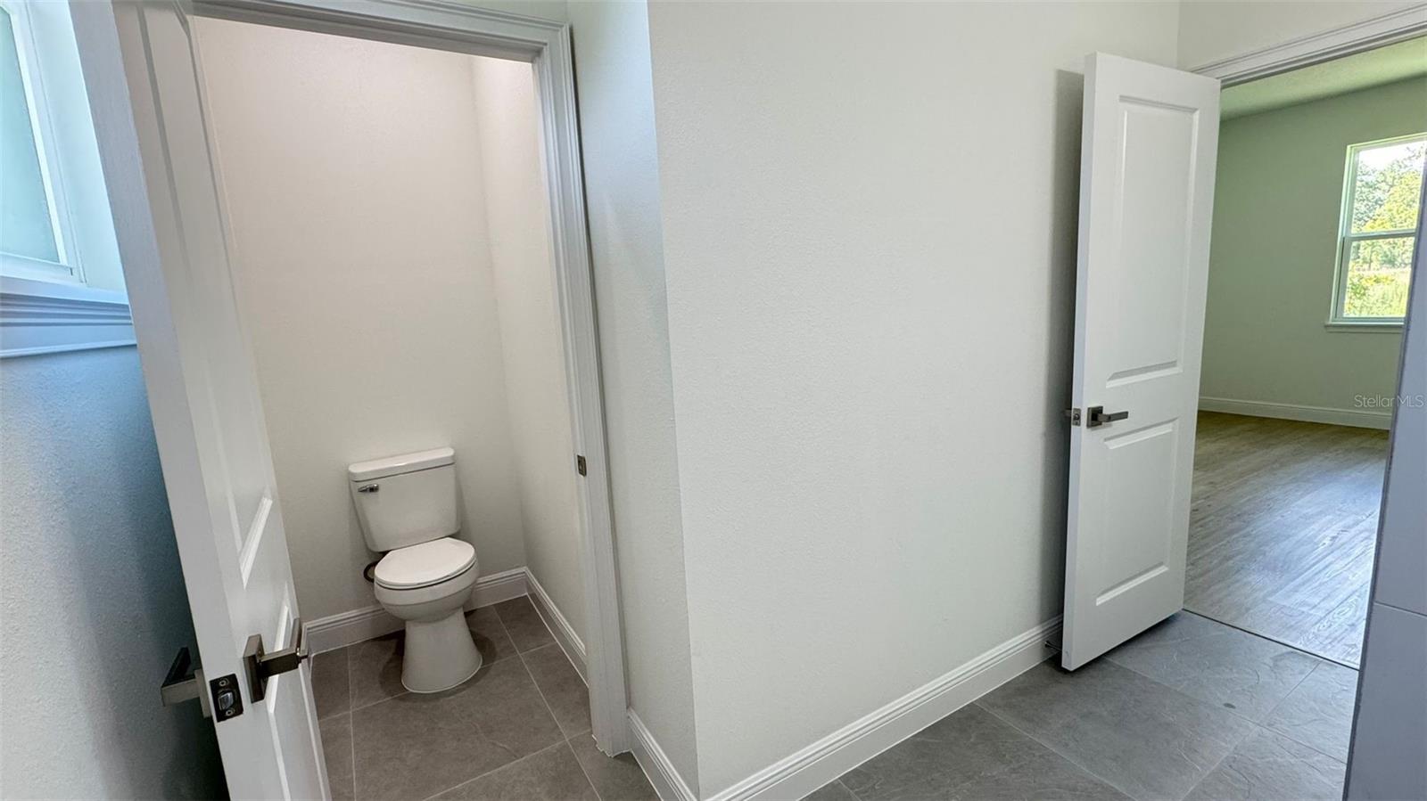 Listing photo id 8 for 742 Glenhaven Drive