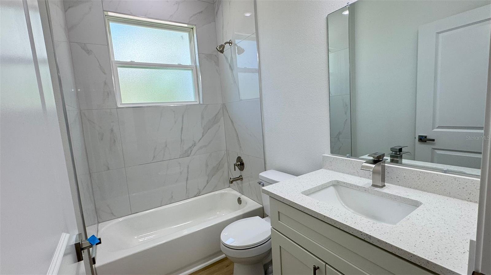 Listing photo id 13 for 742 Glenhaven Drive