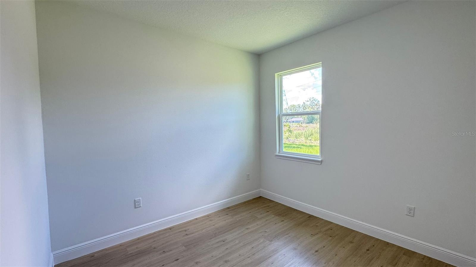 Listing photo id 16 for 742 Glenhaven Drive