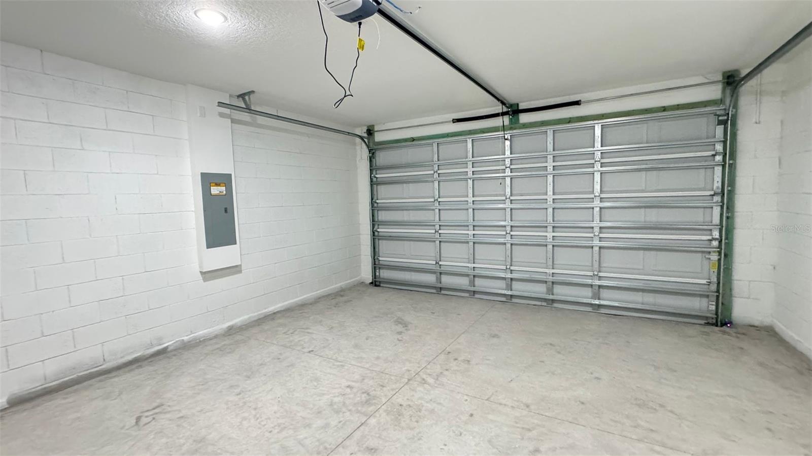 Listing photo id 19 for 742 Glenhaven Drive