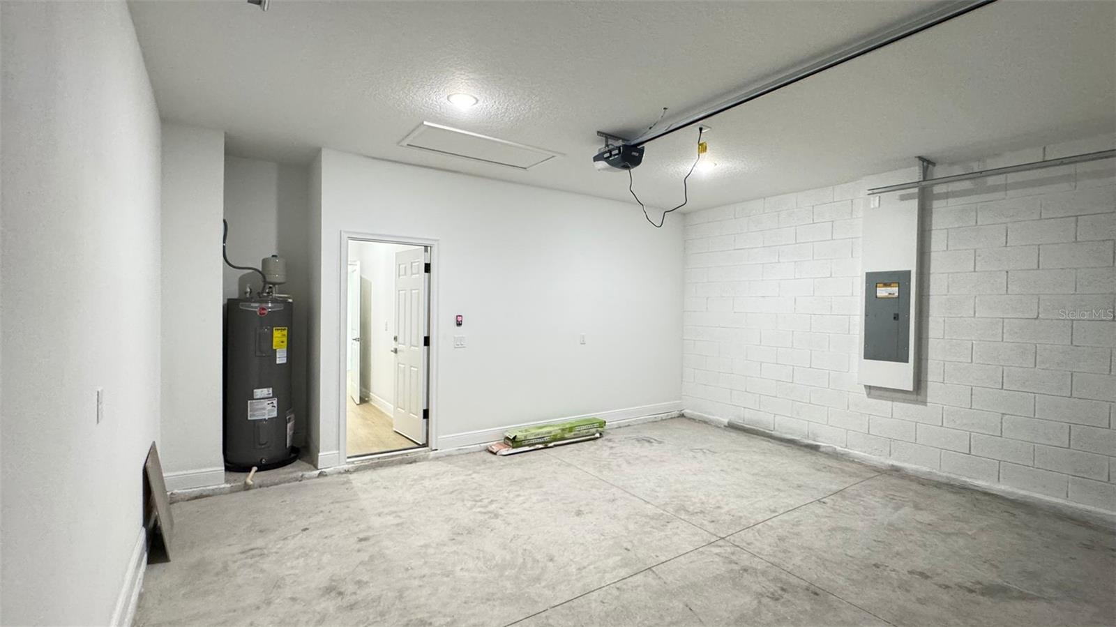 Listing photo id 20 for 742 Glenhaven Drive