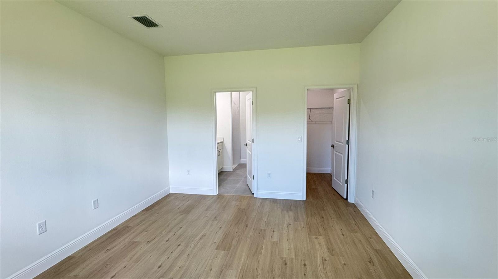 Listing photo id 4 for 742 Glenhaven Drive