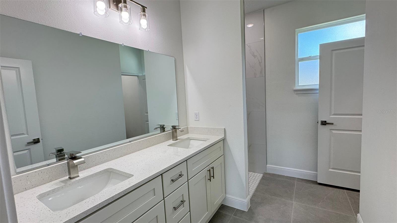 Listing photo id 6 for 742 Glenhaven Drive