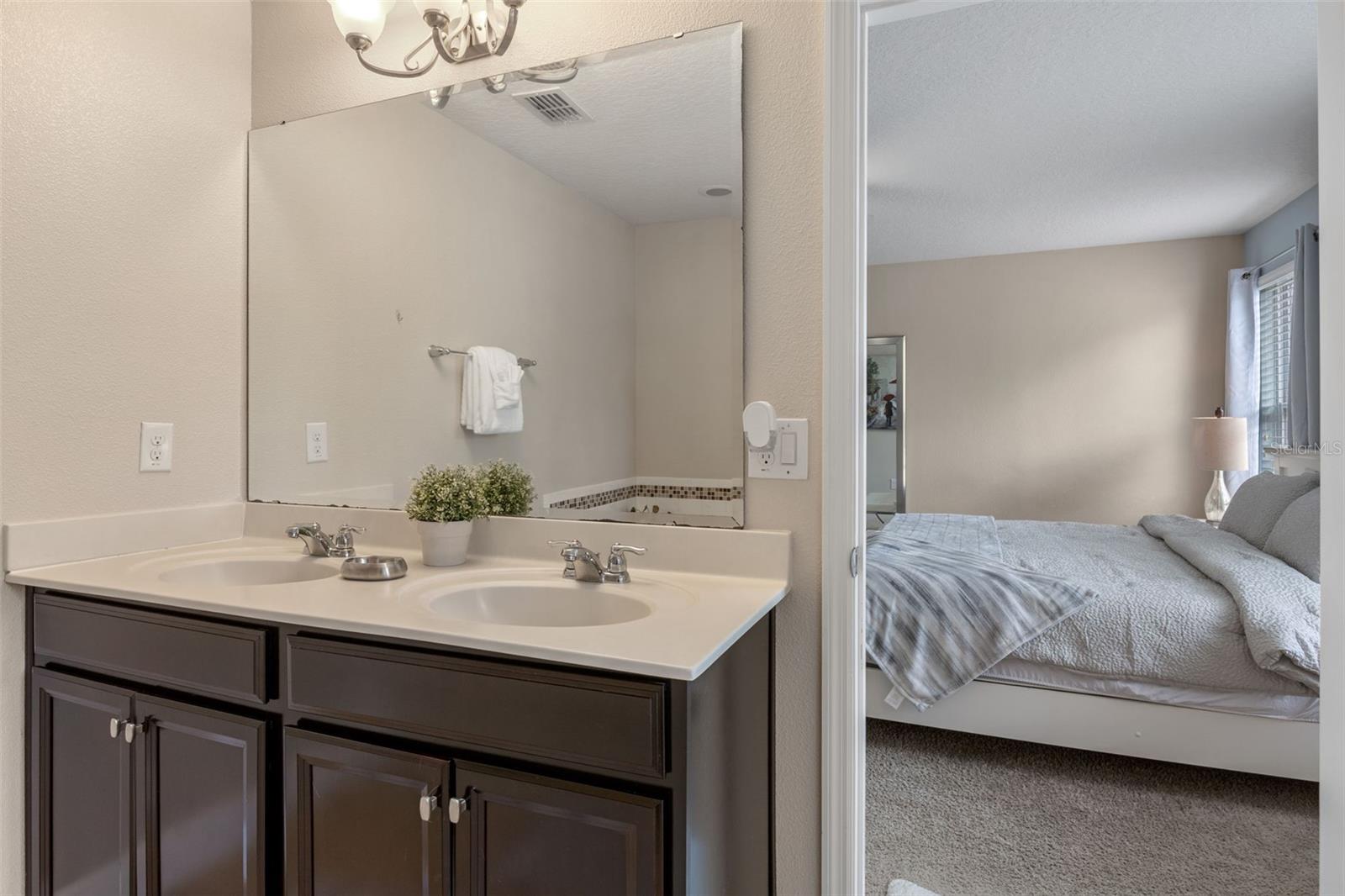 Image 36 of 92 For 5172 Oakbourne Avenue