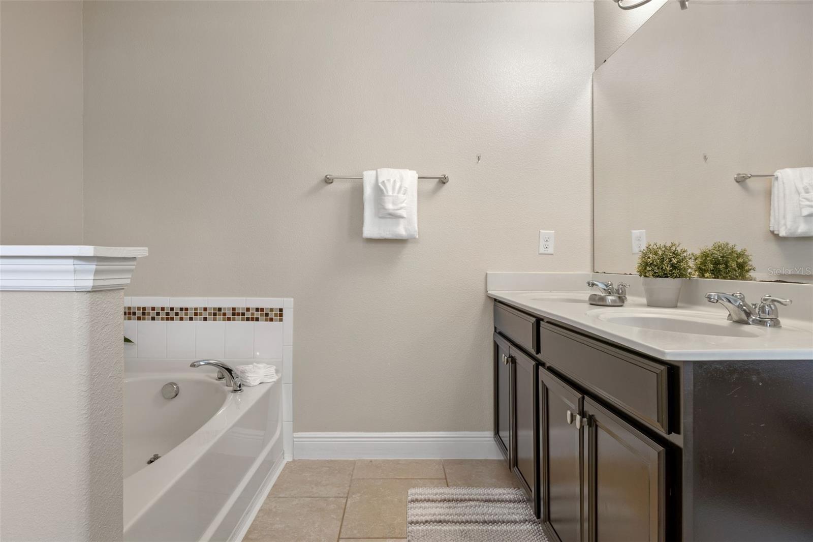 Image 37 of 92 For 5172 Oakbourne Avenue