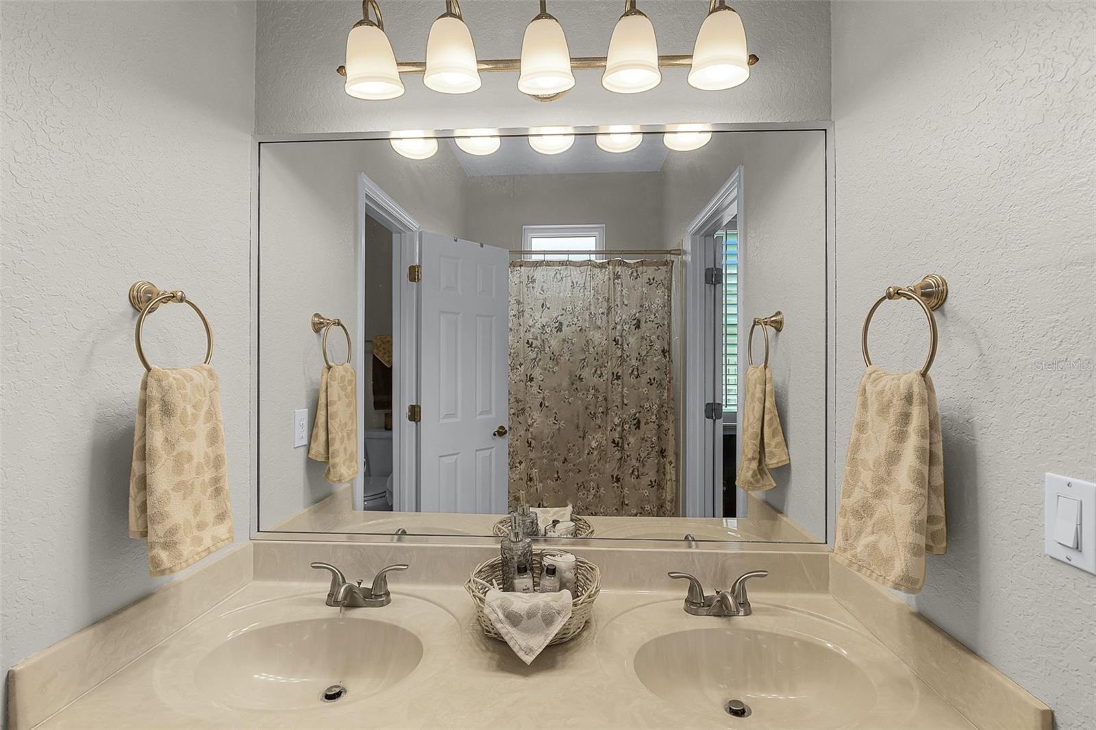 Image 18 of 34 For 5740 Aloma Woods Boulevard