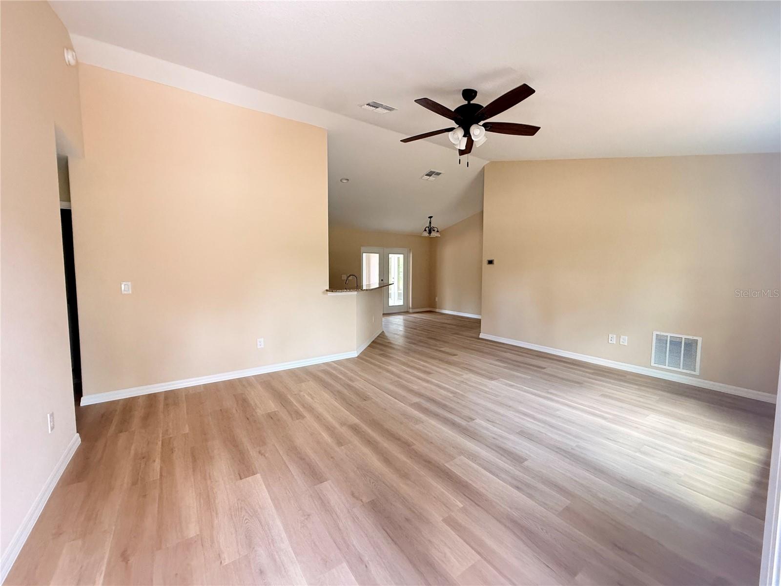 Listing photo id 0 for 14060 79th Terrace