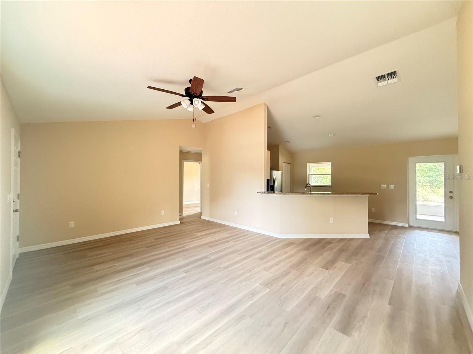 Listing photo id 1 for 14060 79th Terrace