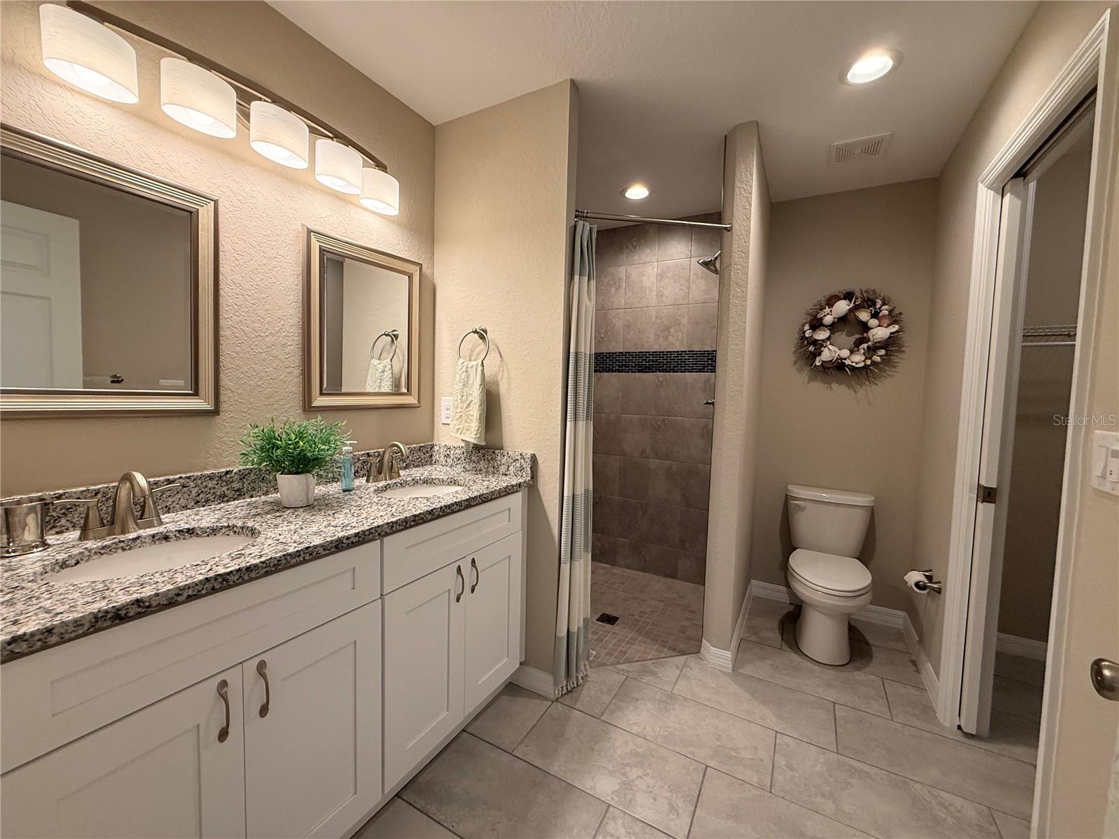 Listing photo id 4 for 14060 79th Terrace