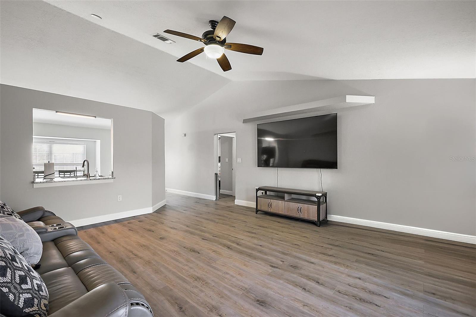 Image 16 of 33 For 12419 Eryn Court