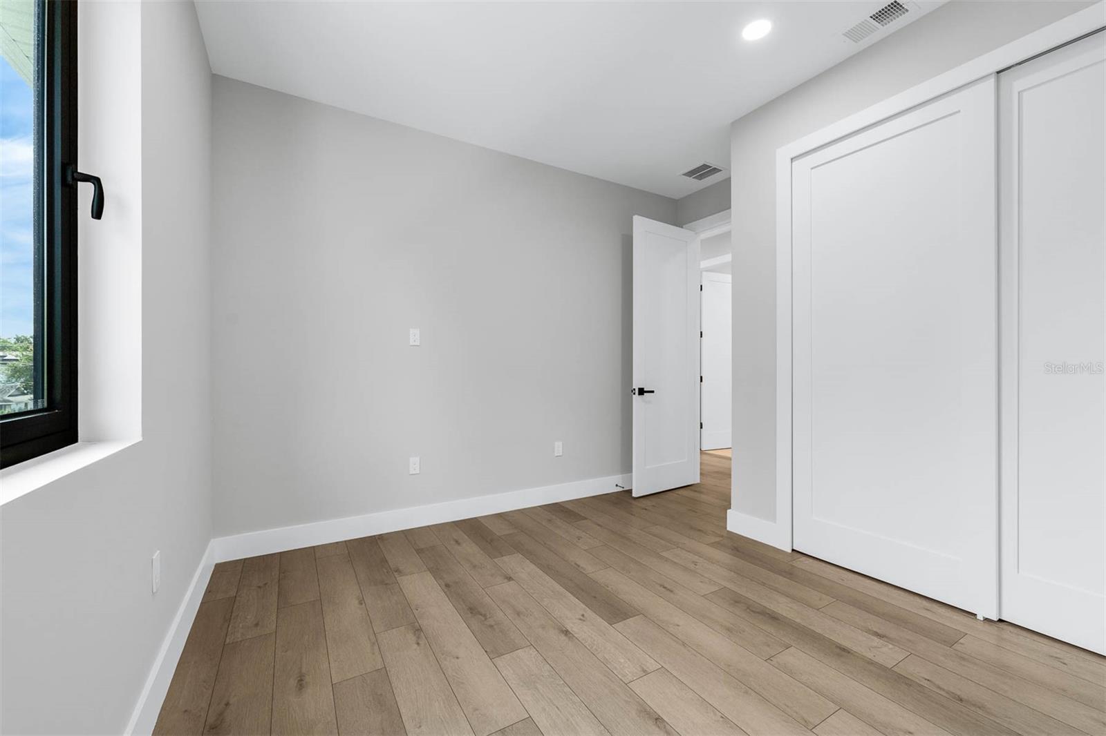 Image 33 of 48 For 2300 Brown Avenue
