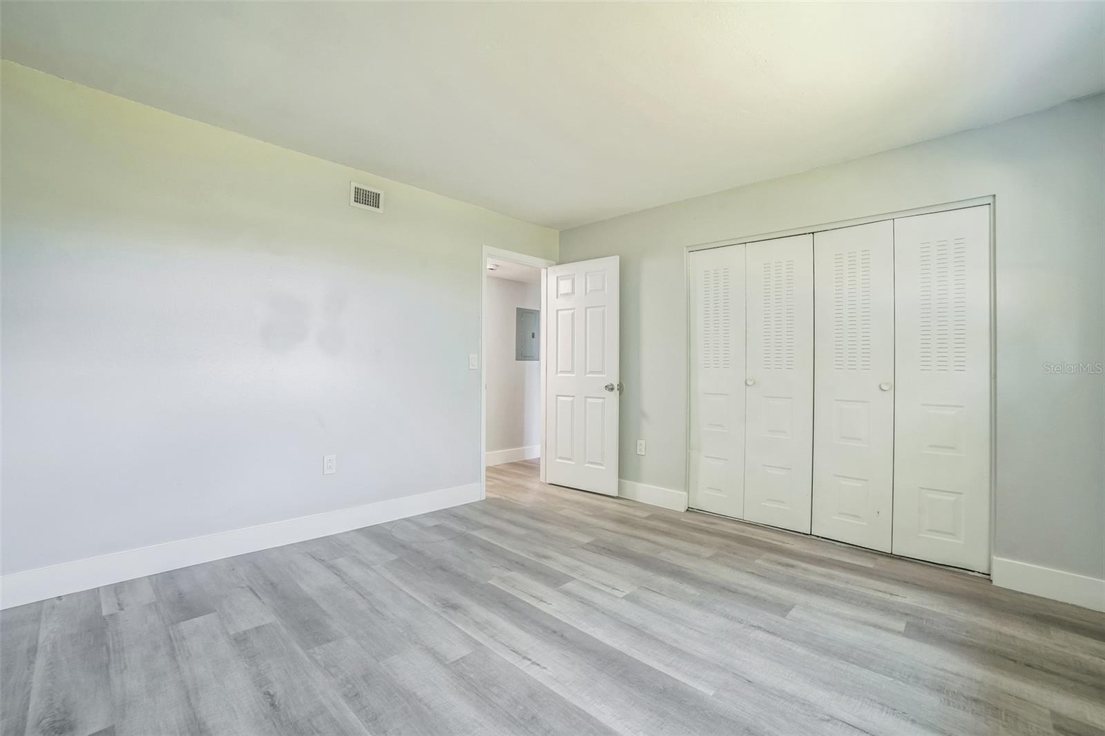 Image 10 of 13 For 936 Lake Destiny Road G