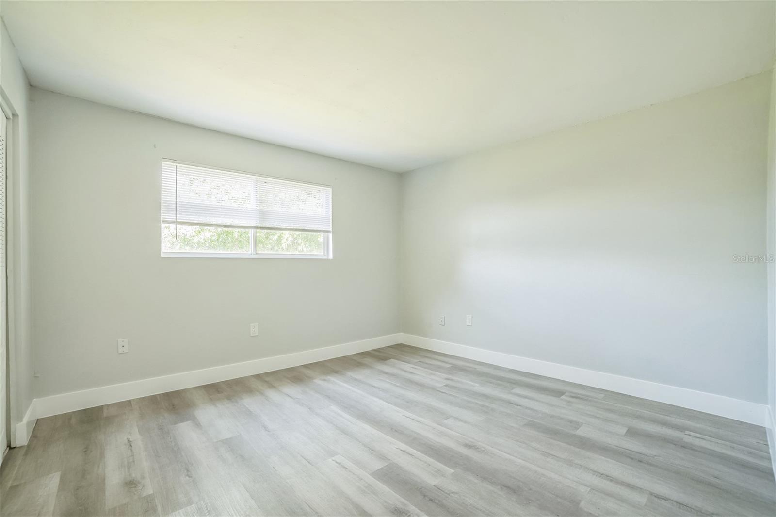 Image 11 of 13 For 936 Lake Destiny Road G