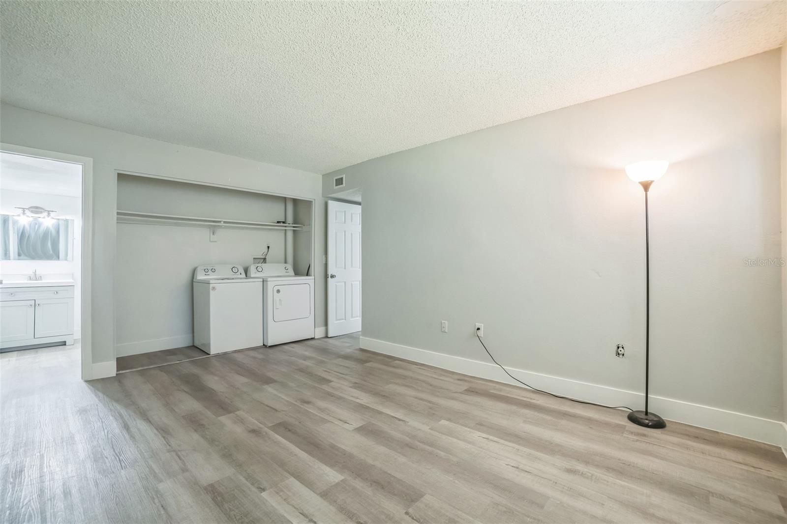 Image 13 of 13 For 936 Lake Destiny Road G