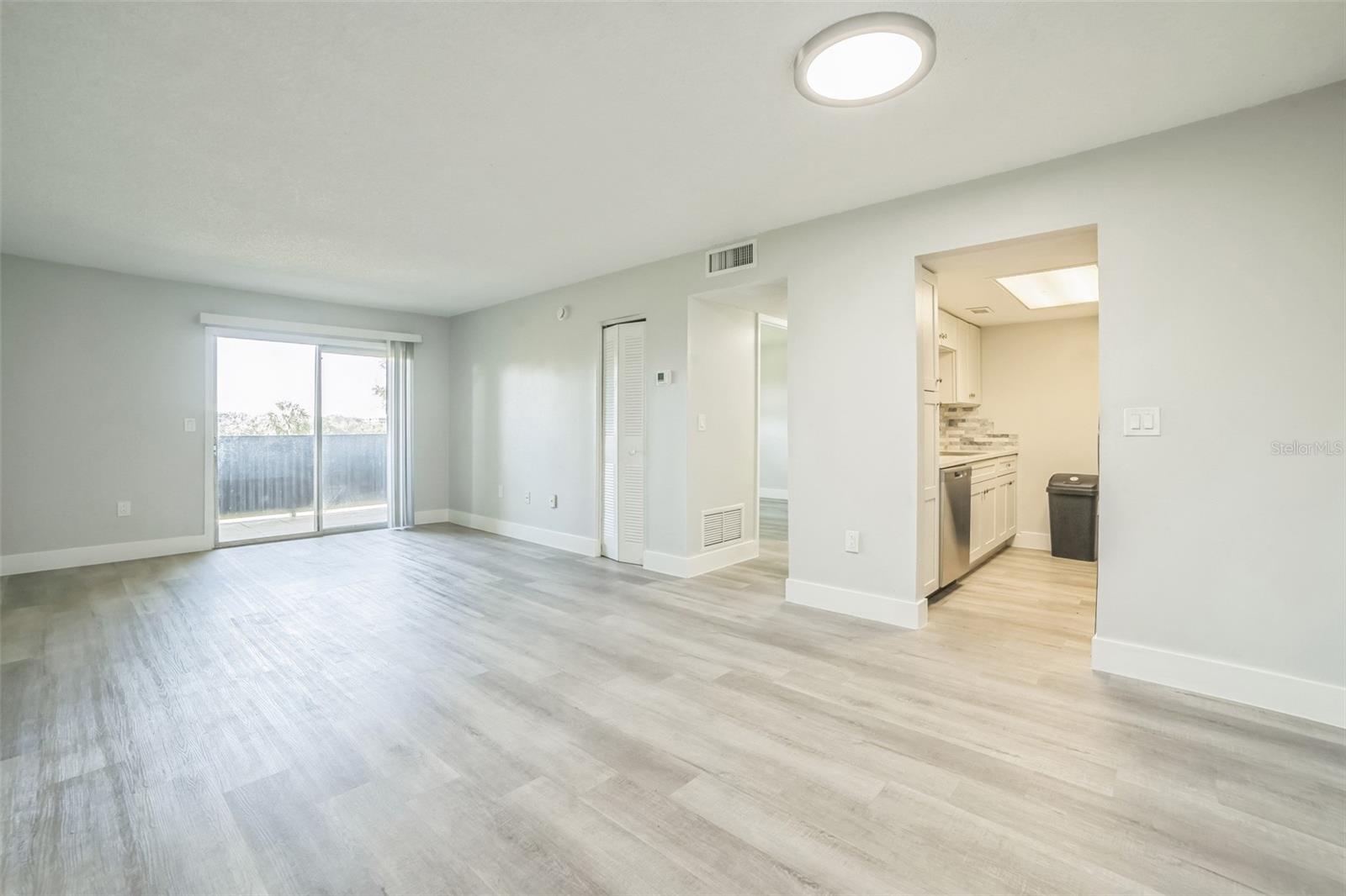 Image 3 of 13 For 936 Lake Destiny Road G