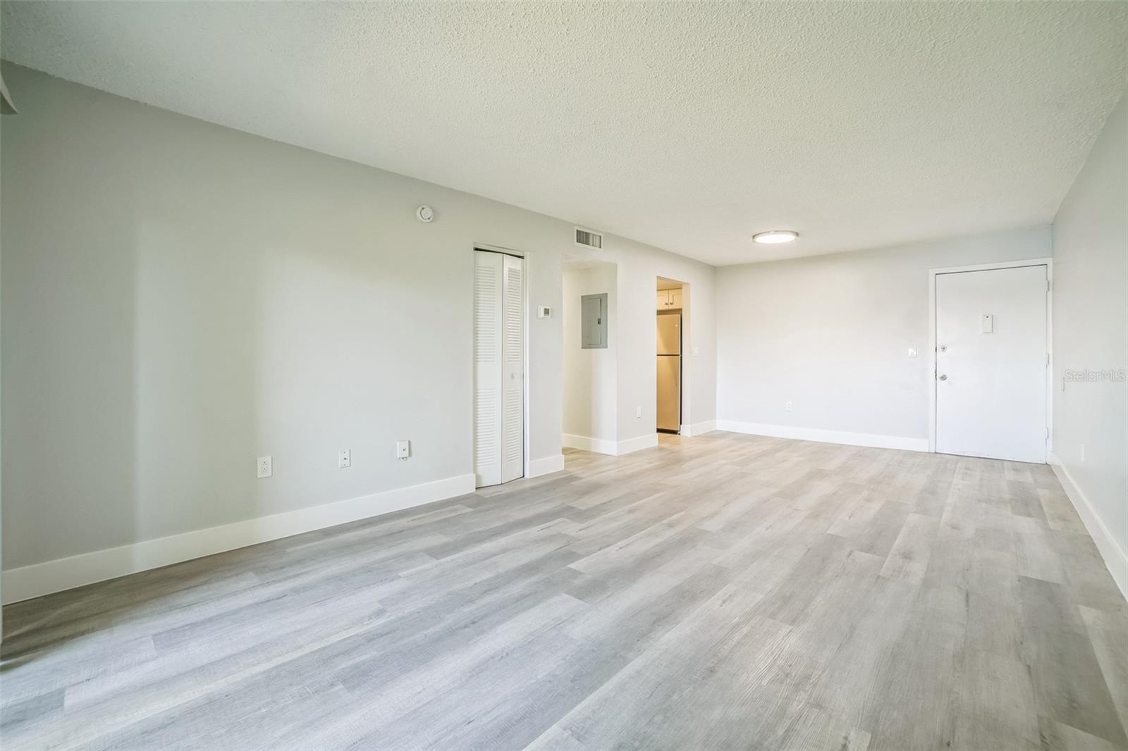 Image 4 of 13 For 936 Lake Destiny Road G