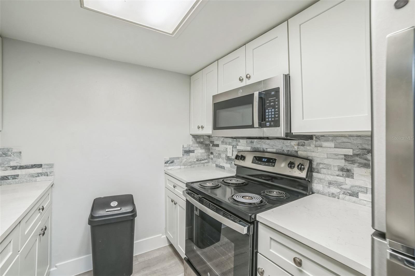 Image 7 of 13 For 936 Lake Destiny Road G