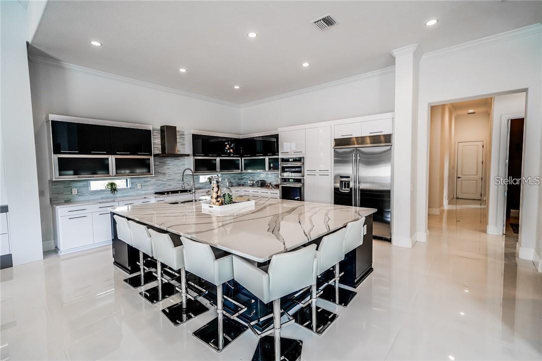 Image 19 of 42 For 3999 Isabella Circle
