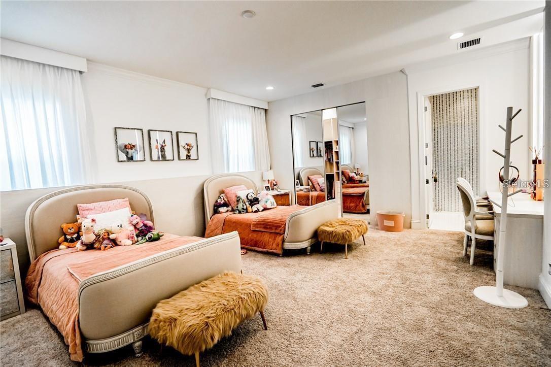Image 35 of 42 For 3999 Isabella Circle
