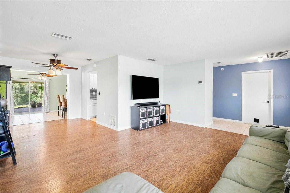 Image 6 of 29 For 1302 Georgetowne Circle