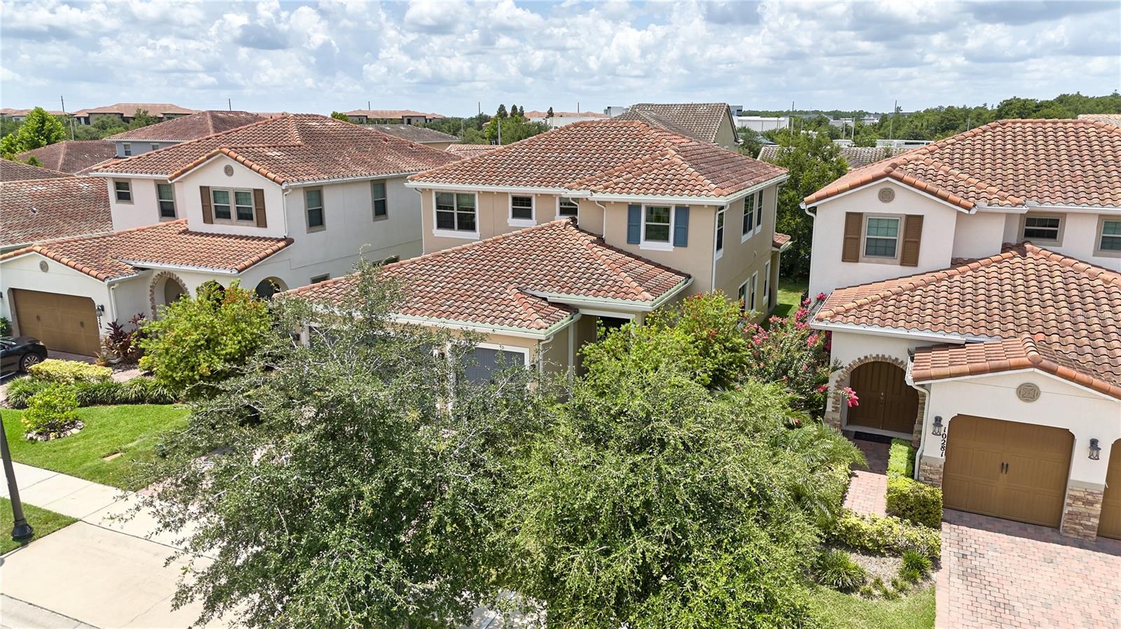 Image 4 of 90 For 10275 Henbury Street