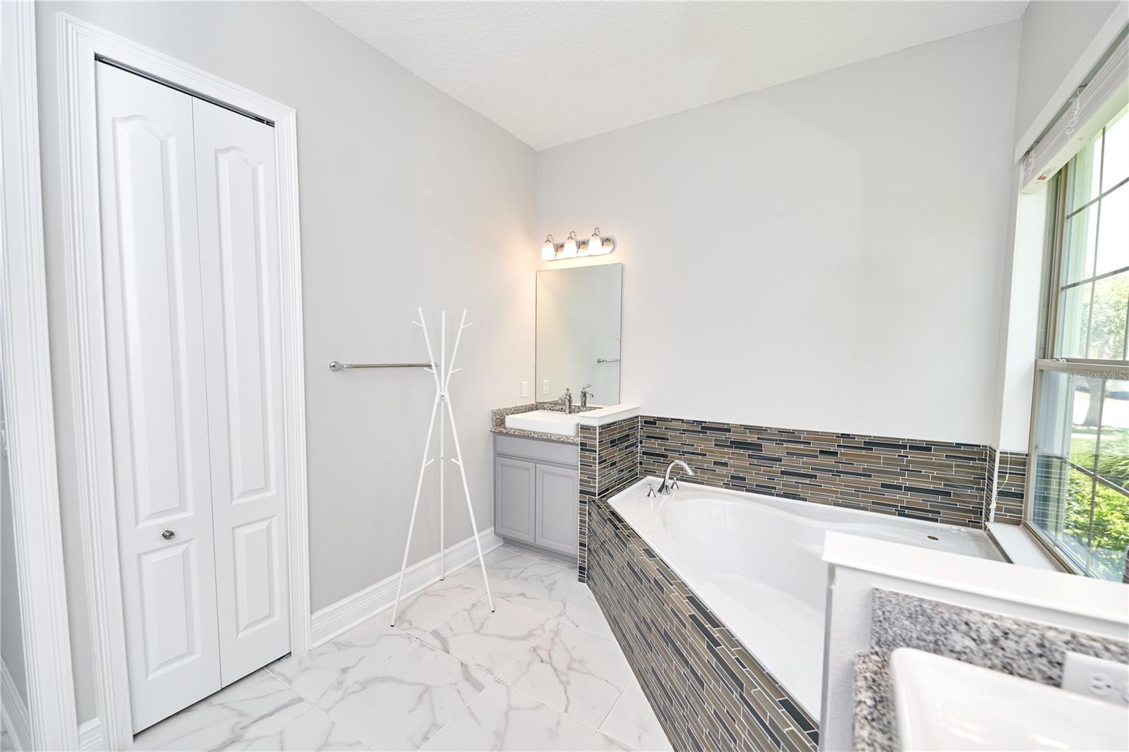 Image 40 of 90 For 10275 Henbury Street