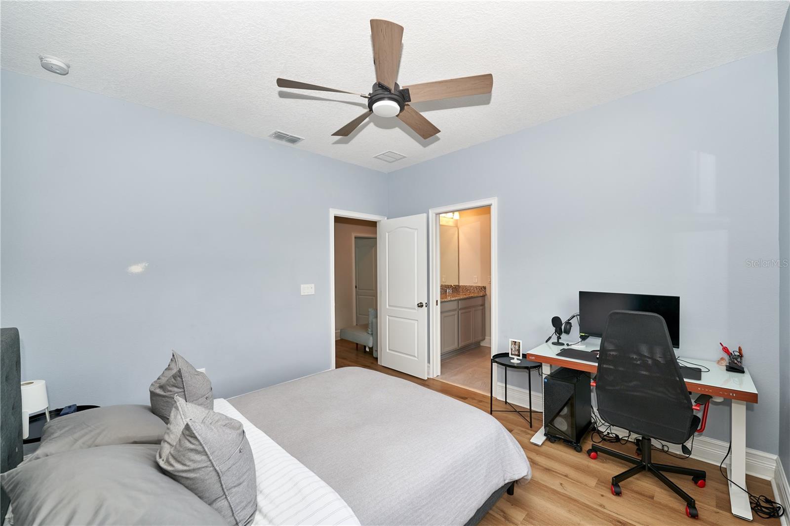 Image 42 of 90 For 10275 Henbury Street