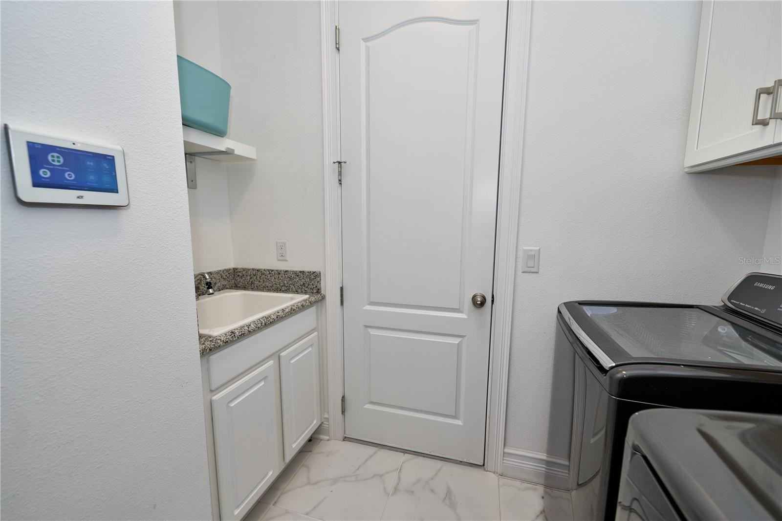 Image 64 of 90 For 10275 Henbury Street