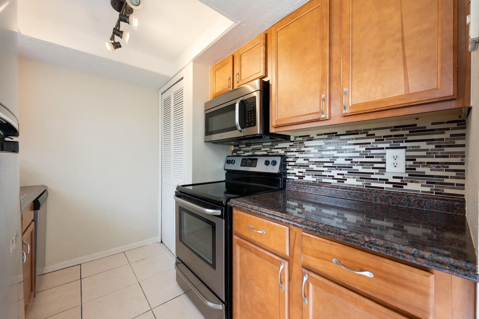 Image 6 of 16 For 1300 Arlington Lane Ne 111