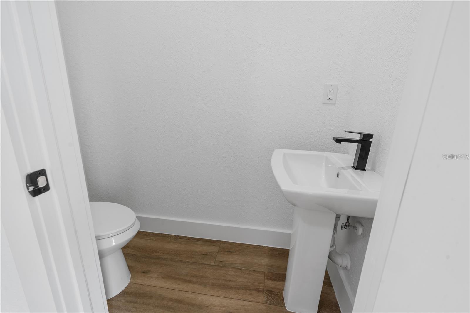 Image 27 of 33 For 10071 Kingsville Drive